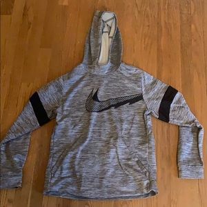 Nike dri fit youth XL sweatshirt therma swoosh